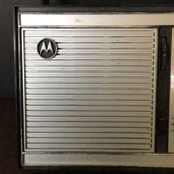 Vintage Motorola XP6EE transistor radio - Picture 2 of 10